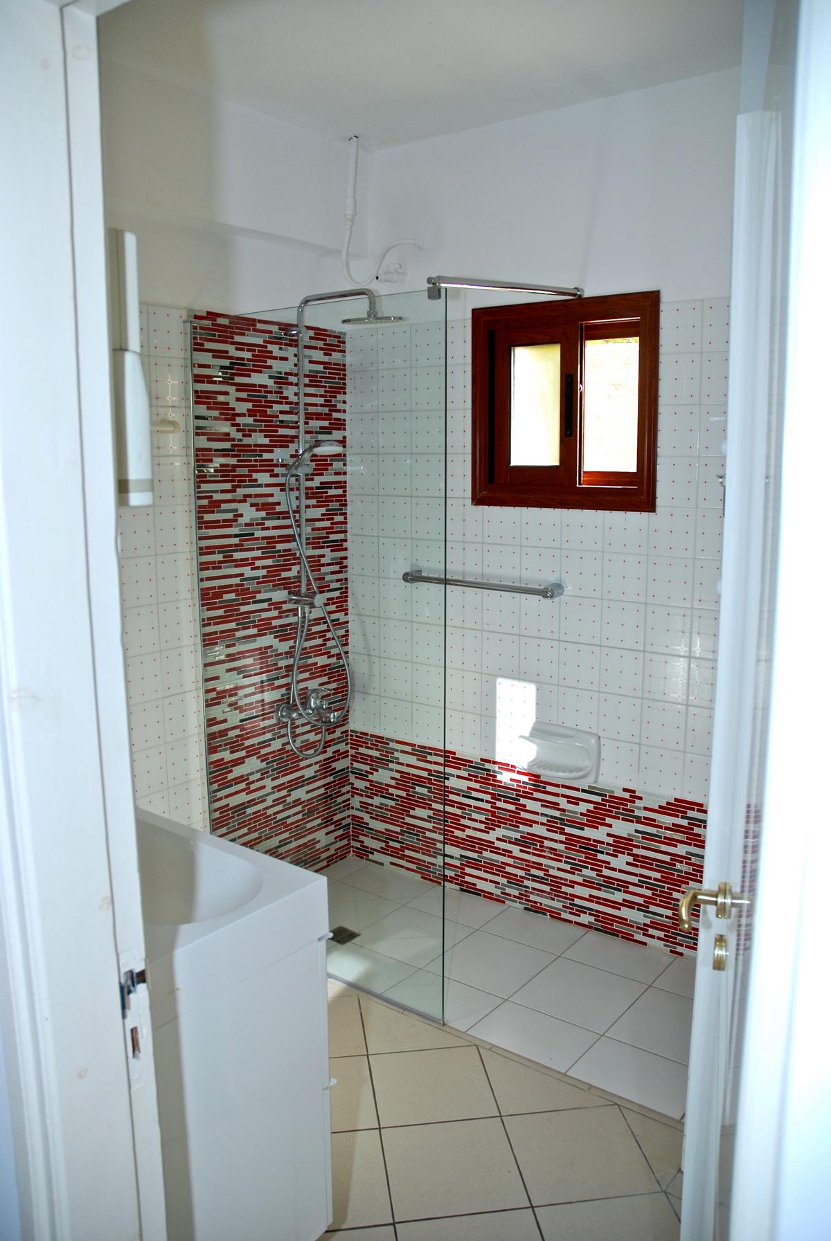 Bathroom inside with WC and shower