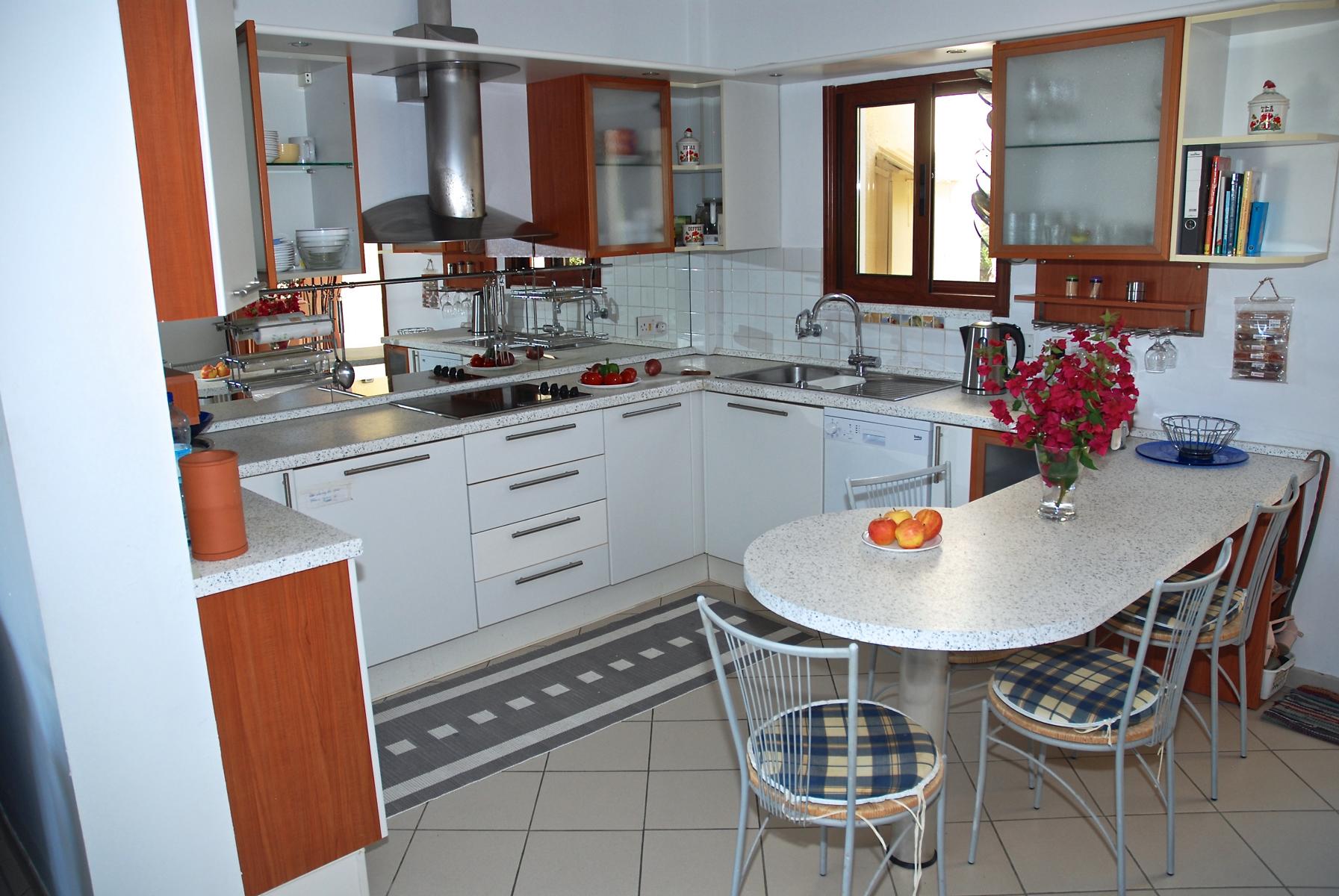 Kitchen with dining table